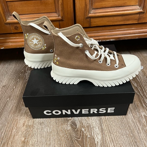 Convers - Picture 2 of 4